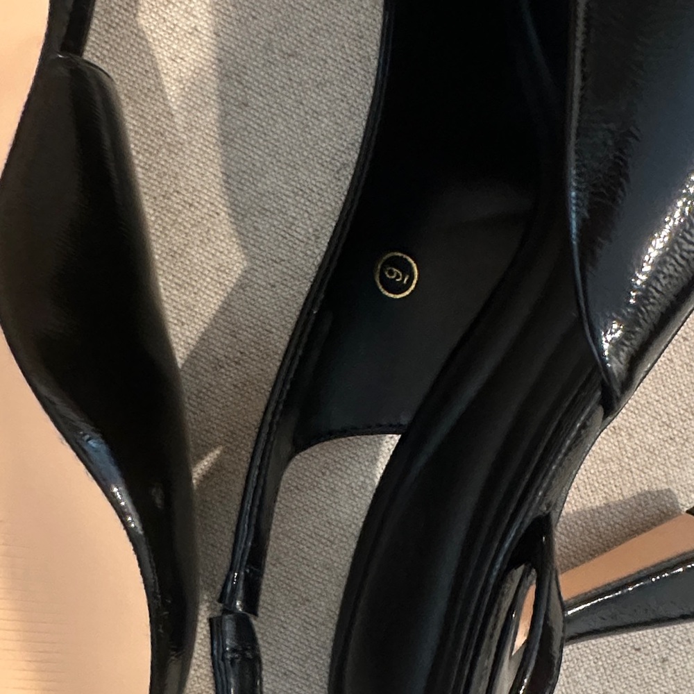 Chic Black Patent Slingback Heels - Picture 5 of 7